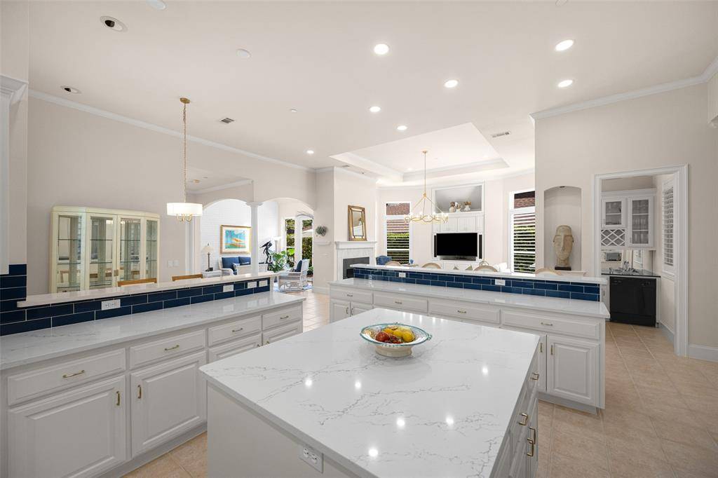 14725 Celestial Place, Addison, TX 75254