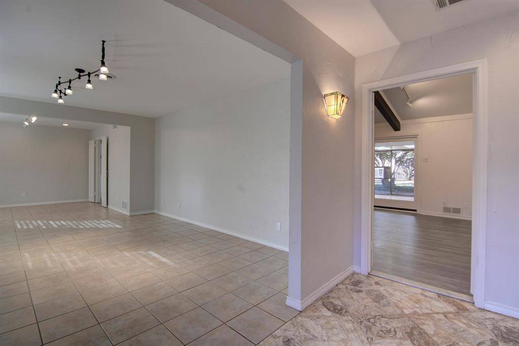 3763 Vinecrest Drive, Dallas, TX 75229