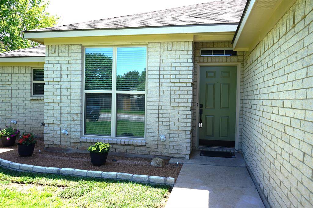 6322 Woolwich Drive, Arlington, TX 76001
