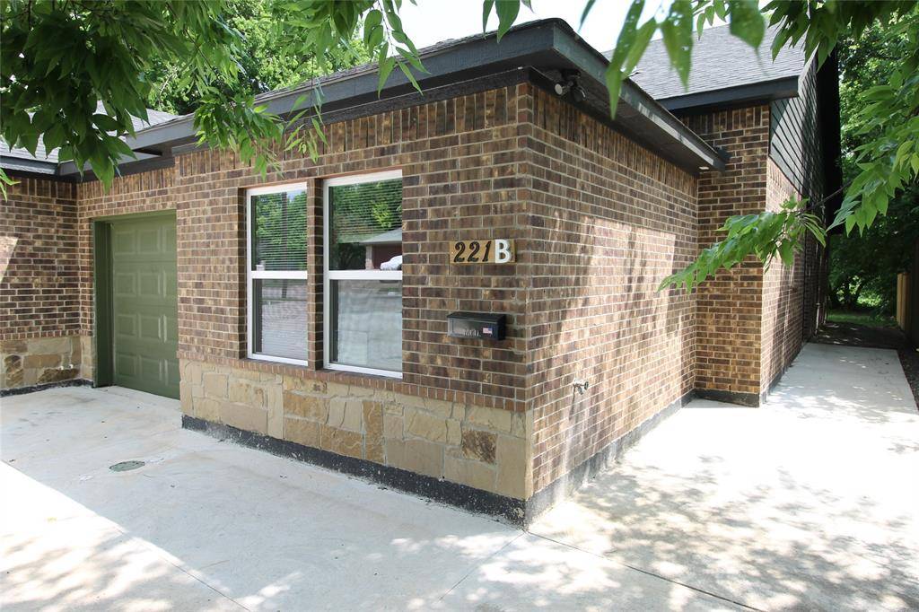 221 San Angelo Avenue #B, Benbrook, TX 76126