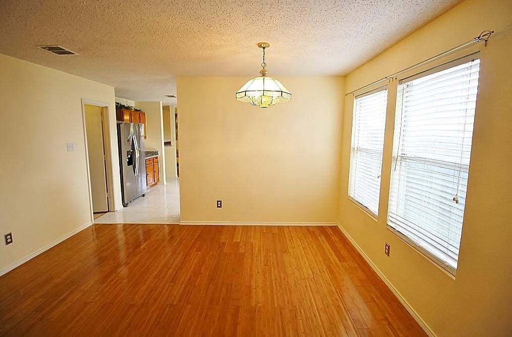 2936 Santa Sabina Drive, Grand Prairie, TX 75052