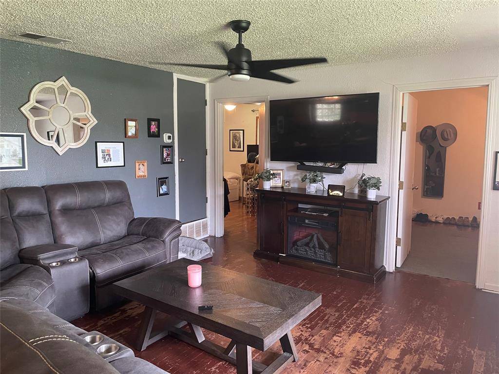 308 Woodhaven Boulevard, Duncanville, TX 75116