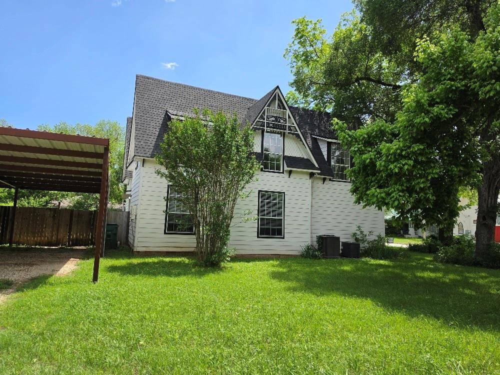 515 N Bosque Street, Meridian, TX 76665