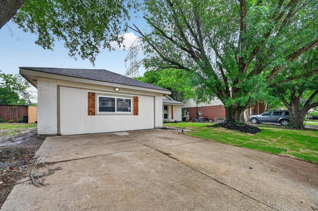 2832 Red Oak Drive, Grand Prairie, TX 75052