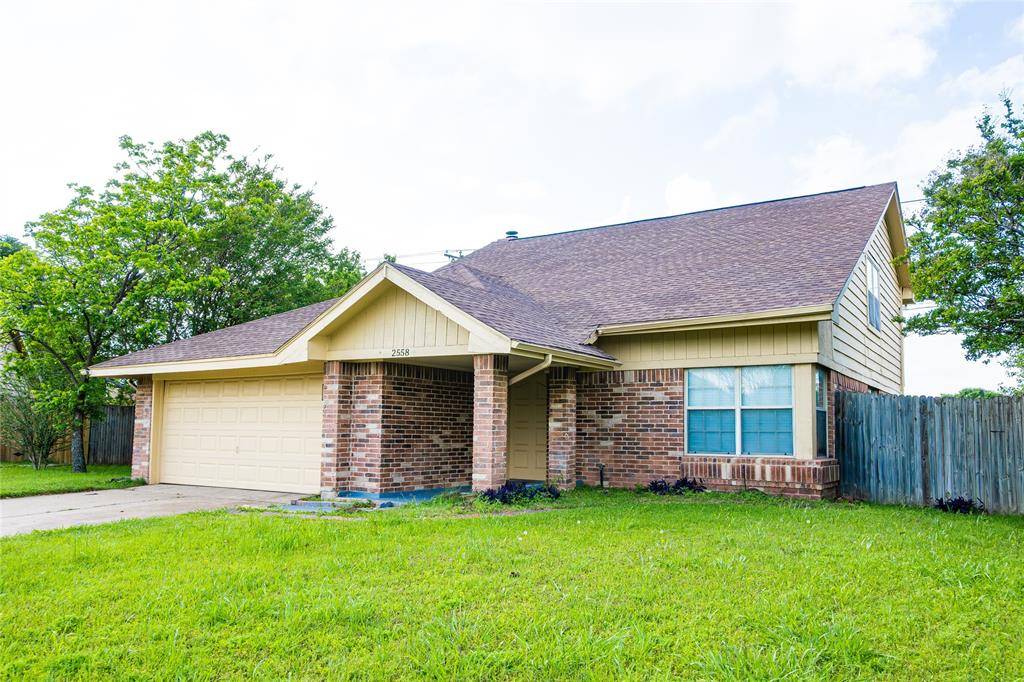2558 Slaton Drive, Grand Prairie, TX 75052