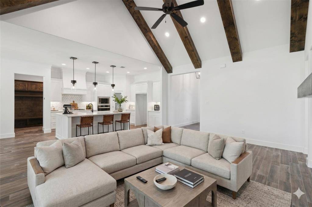 104 Oak Meadow Lane, Weatherford, TX 76085