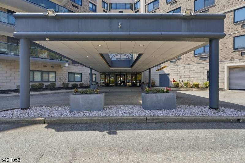 609 W South Orange Ave #4U, South Orange Village Twp., NJ 07079