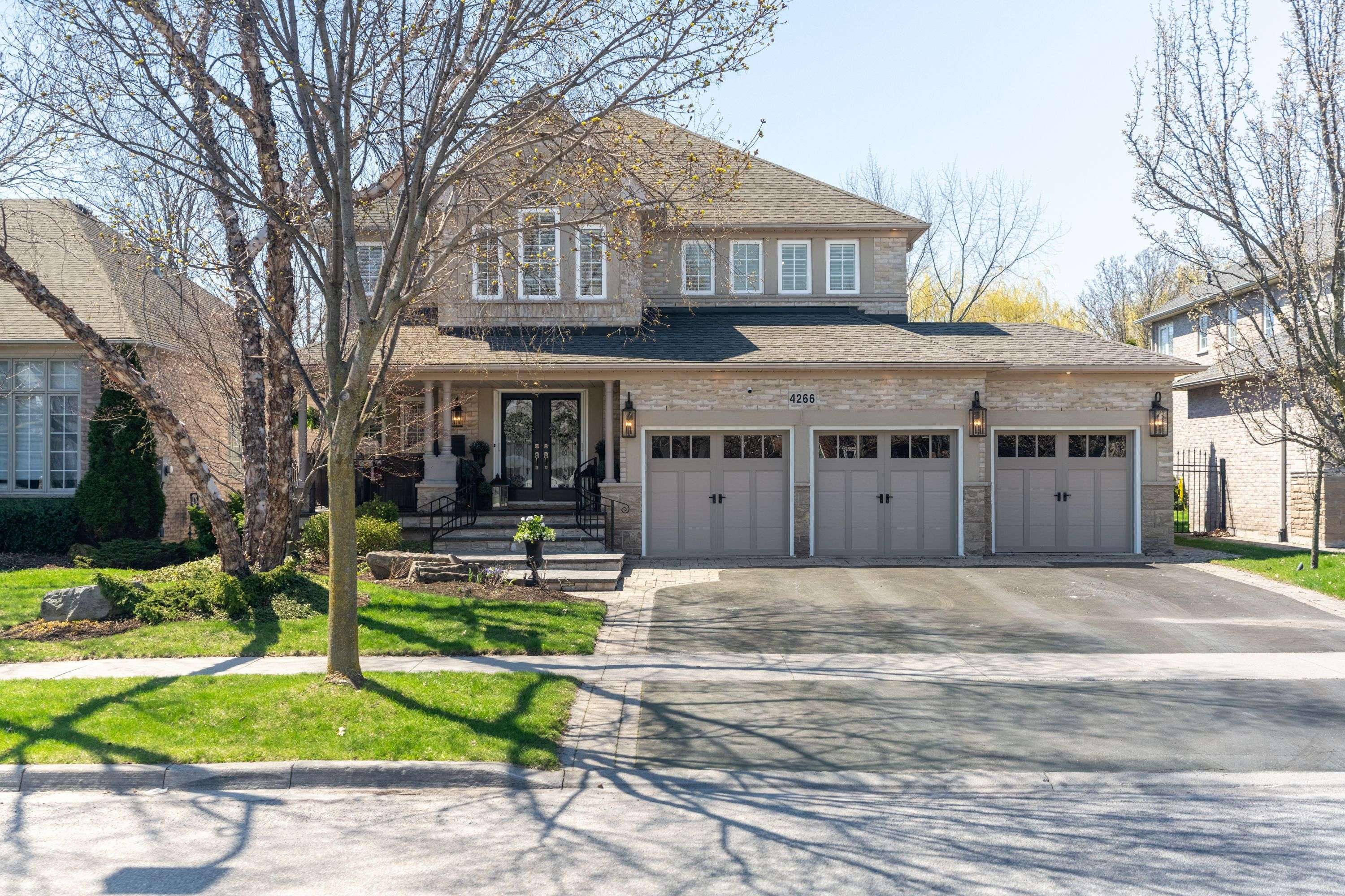 4266 Clubview DR, Burlington, ON L7M 4X2