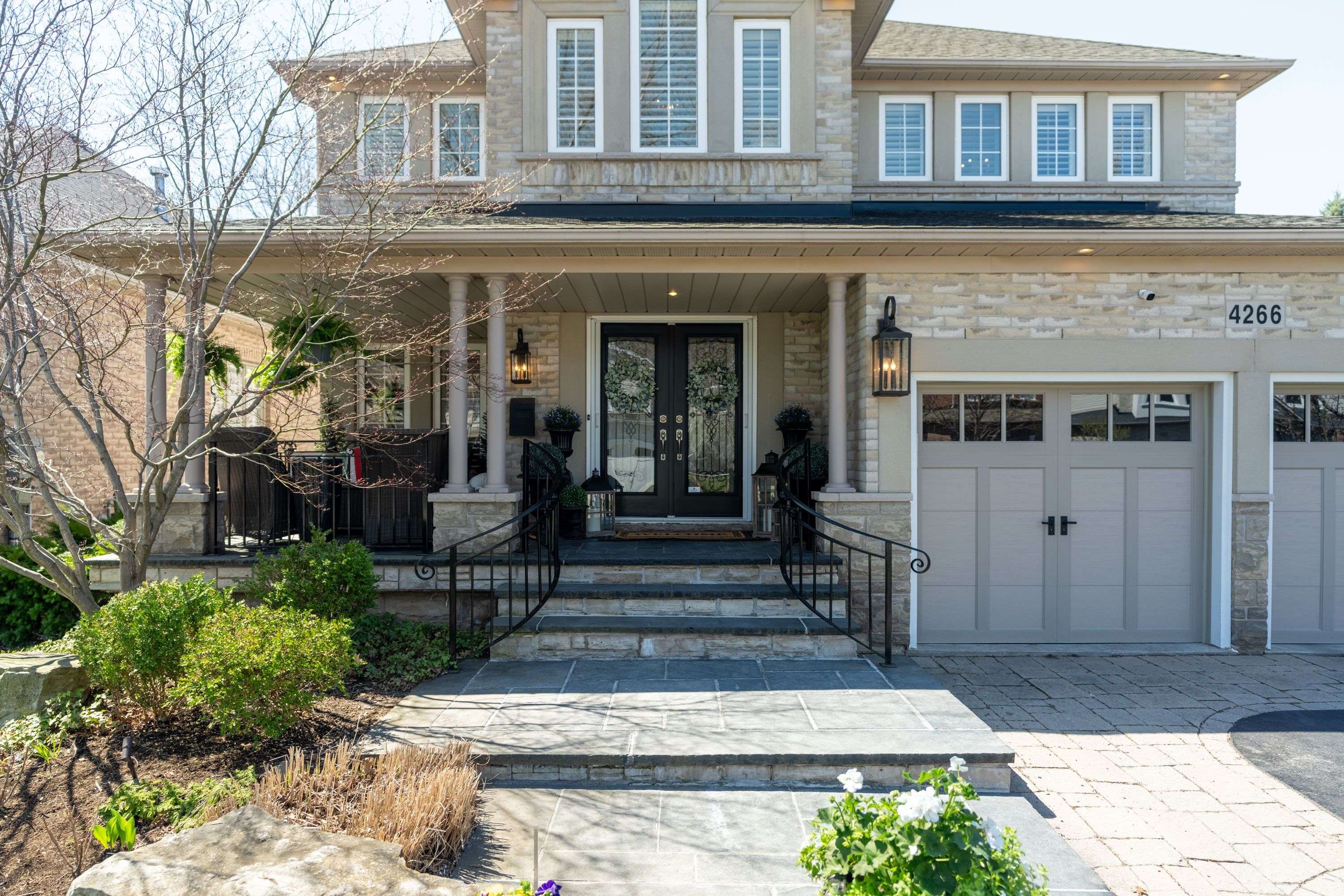 4266 Clubview DR, Burlington, ON L7M 4X2