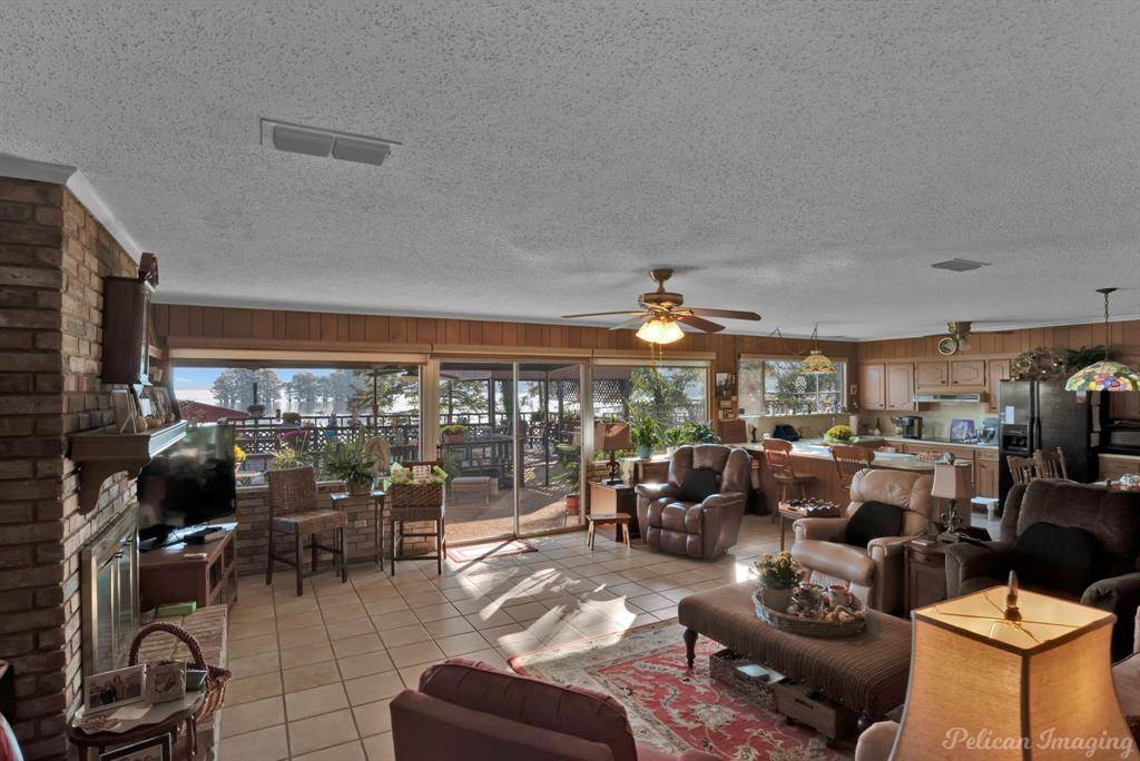 7206 S Lakeshore Drive, Shreveport, LA 71119