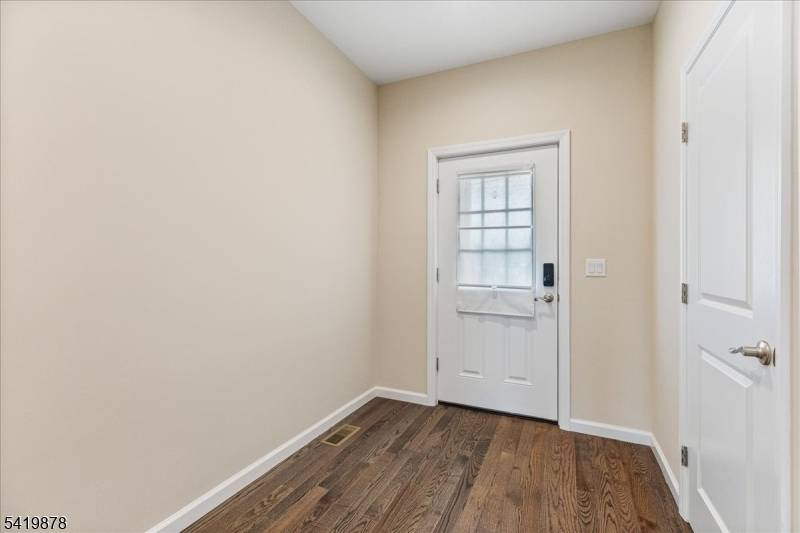 100 Valerie Dr, Manville Boro, NJ 08835