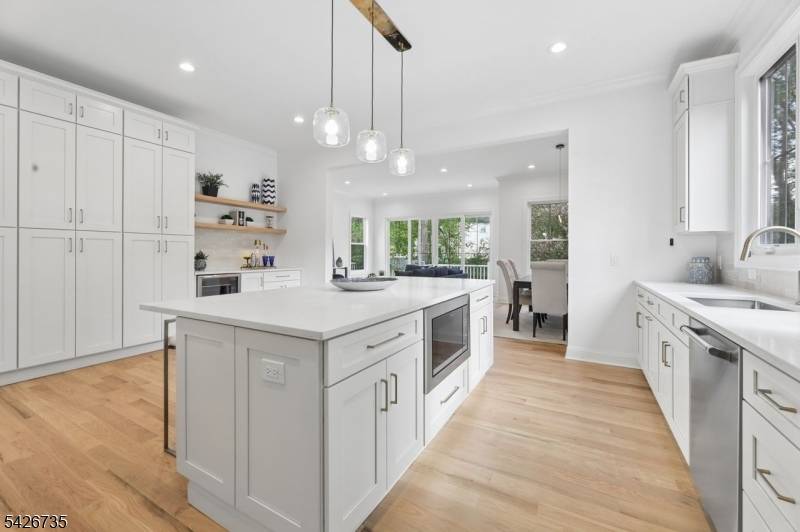 32 W Mcclellan Ave, Livingston Twp., NJ 07039