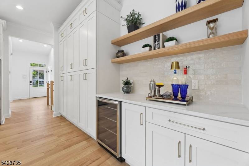 32 W Mcclellan Ave, Livingston Twp., NJ 07039