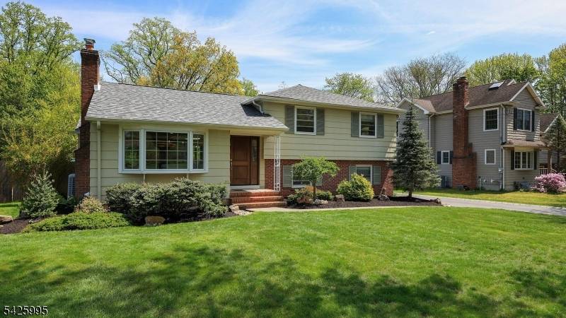 32 Fieldcrest Dr, Scotch Plains Twp., NJ 07076