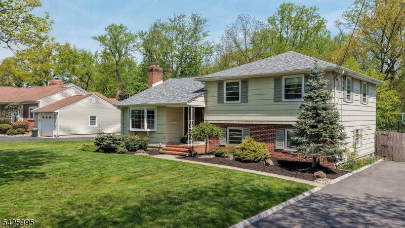 32 Fieldcrest Dr, Scotch Plains Twp., NJ 07076
