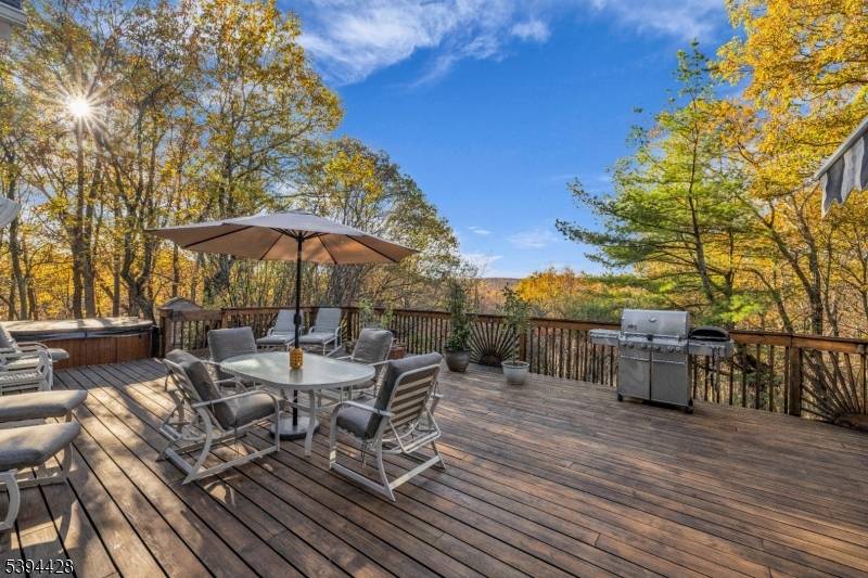 738 Ridge Rd, Kinnelon Boro, NJ 07405