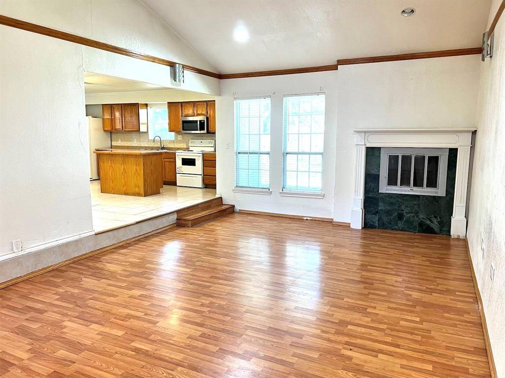 6704 Spoonwood Lane, Fort Worth, TX 76137