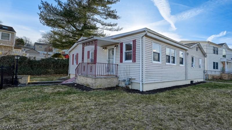 9 Scalza Ln, Lincoln Park Boro, NJ 07035