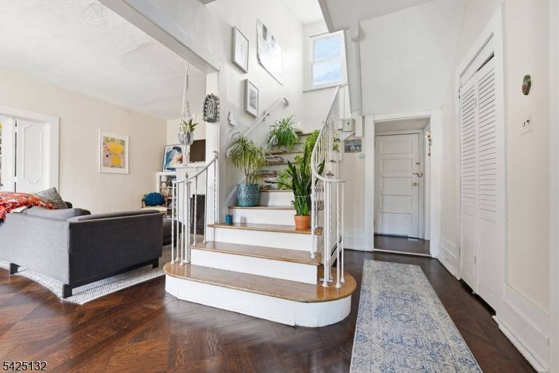 44 Oberlin St, Maplewood Twp., NJ 07040