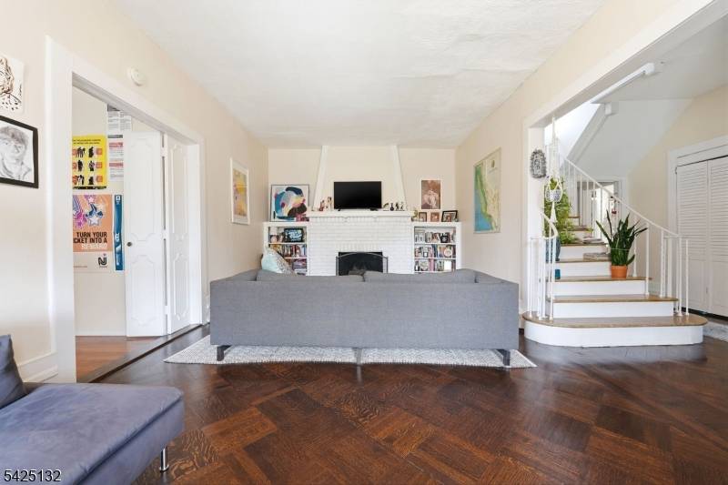 44 Oberlin St, Maplewood Twp., NJ 07040