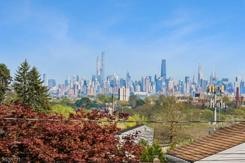 27 Mountainview Dr, Clifton City, NJ 07013