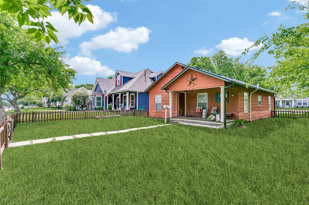 612 E Wall Street, Grapevine, TX 76051