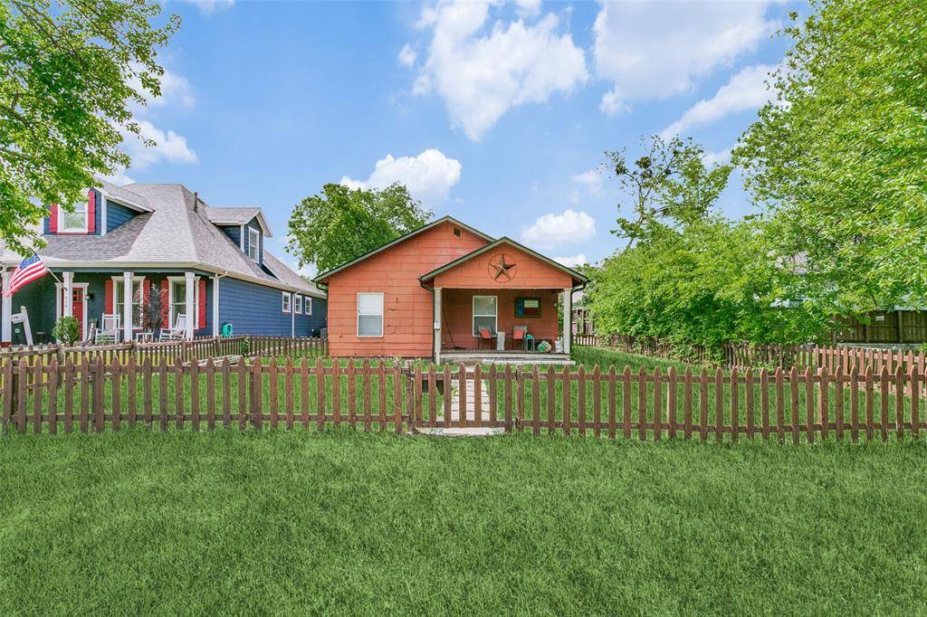 612 E Wall Street, Grapevine, TX 76051