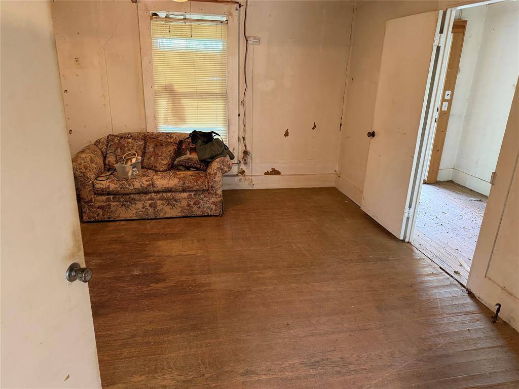 206 N 1st Street, Bangs, TX 76823