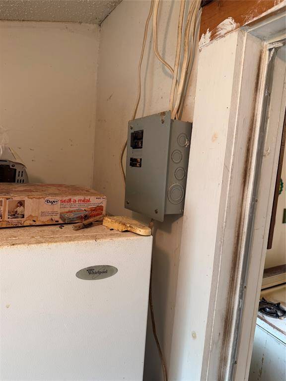 206 N 1st Street, Bangs, TX 76823