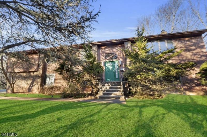 325 High St, Closter Boro, NJ 07624