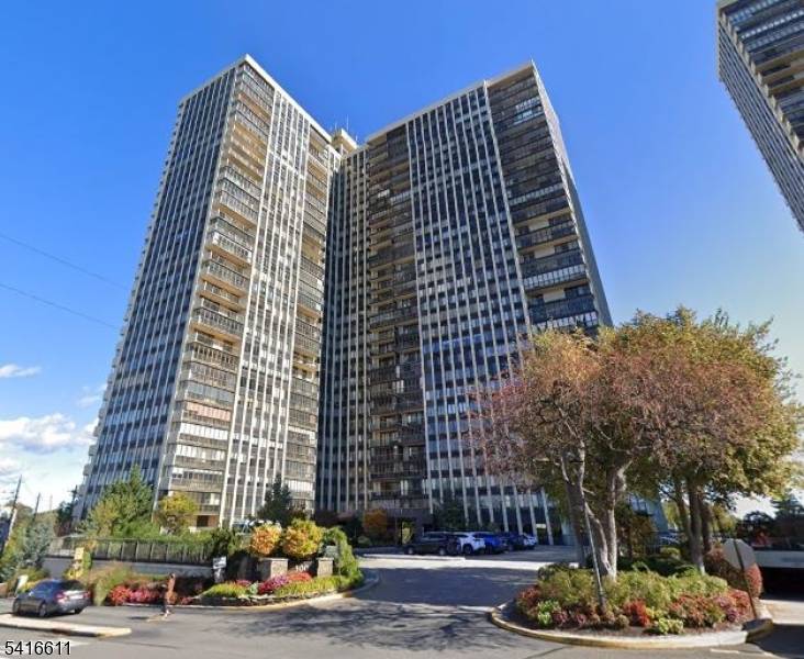 300 Winston Dr-C0210, Cliffside Park Boro, NJ 07010
