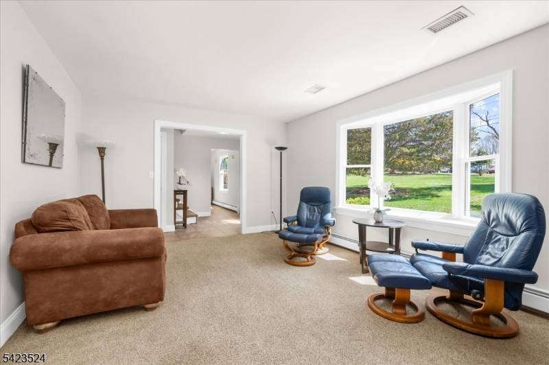 20 Cedar Grove Rd, Clinton Twp., NJ 08801