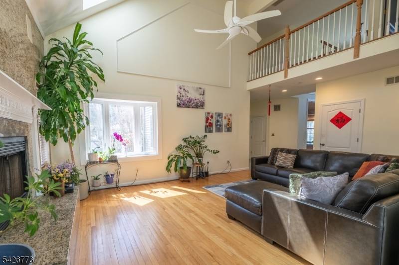 66 Green Valley Dr, Warren Twp., NJ 07059