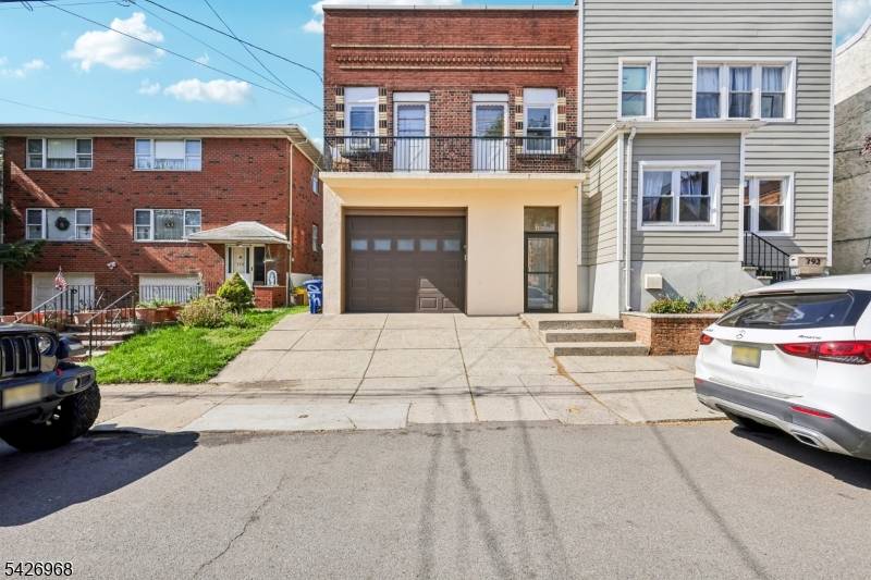 390 Delano Pl, Fairview Boro, NJ 07022