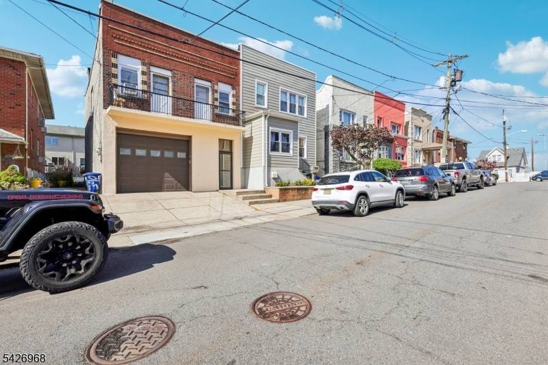 390 Delano Pl, Fairview Boro, NJ 07022