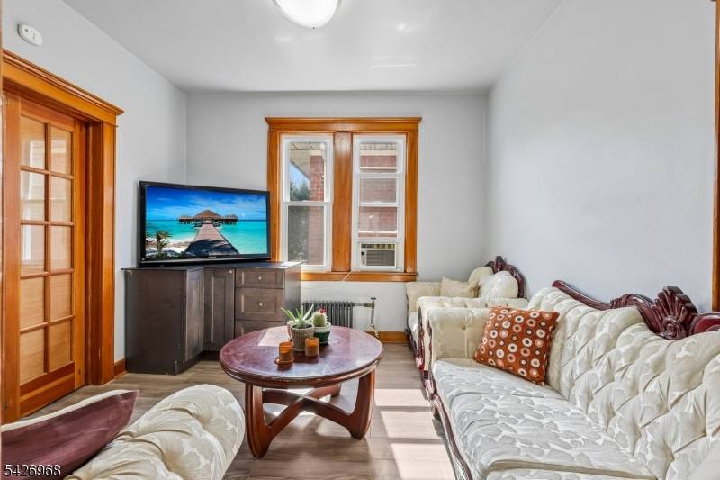 390 Delano Pl, Fairview Boro, NJ 07022