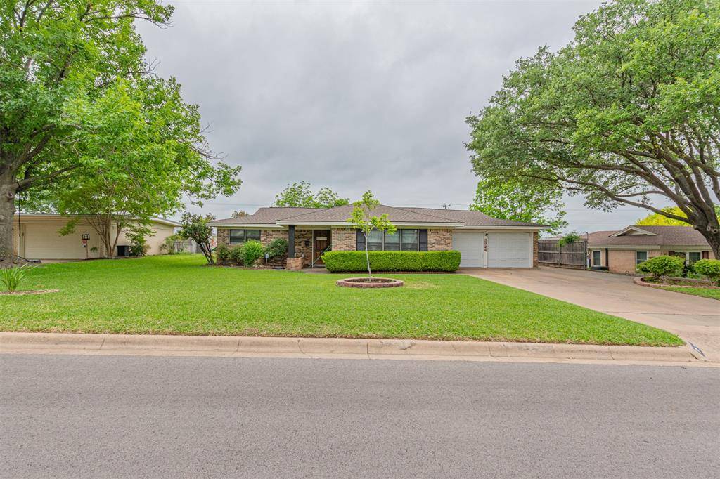 3924 Westerly Road, Benbrook, TX 76116