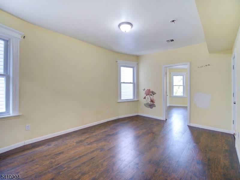 52 Amherst St, East Orange City, NJ 07018