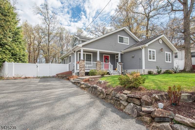 8 Lehigh Way, Hopatcong Boro, NJ 07843