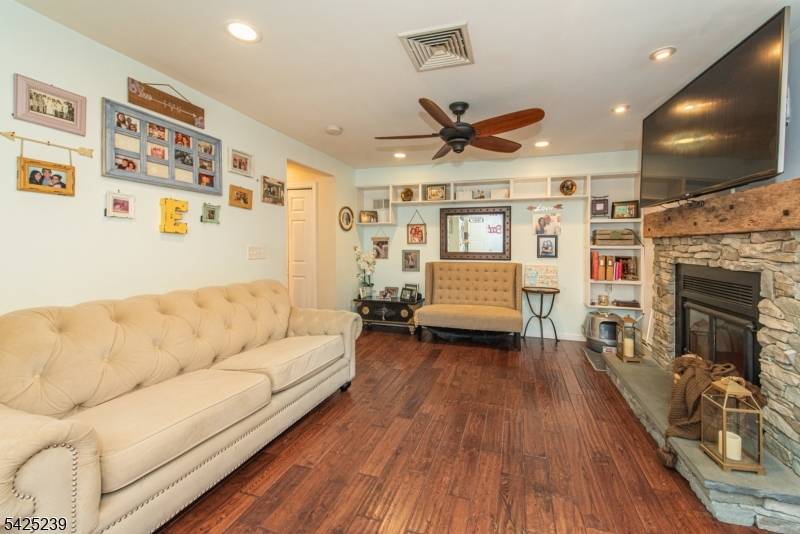 8 Lehigh Way, Hopatcong Boro, NJ 07843