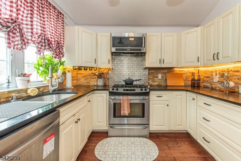 8 Lehigh Way, Hopatcong Boro, NJ 07843