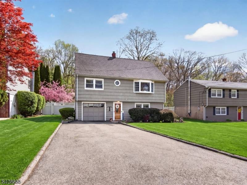 22 Wildwood Ter, Ringwood Boro, NJ 07456