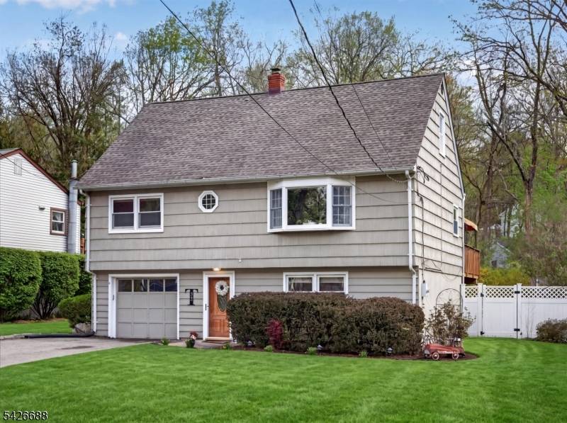 22 Wildwood Ter, Ringwood Boro, NJ 07456