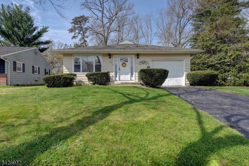 123 Columbine Cir, Toms River Township, NJ 08755