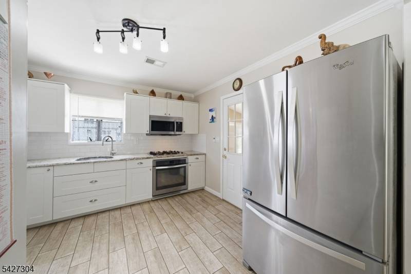 47 Kendall Dr, Sayreville Boro, NJ 08859