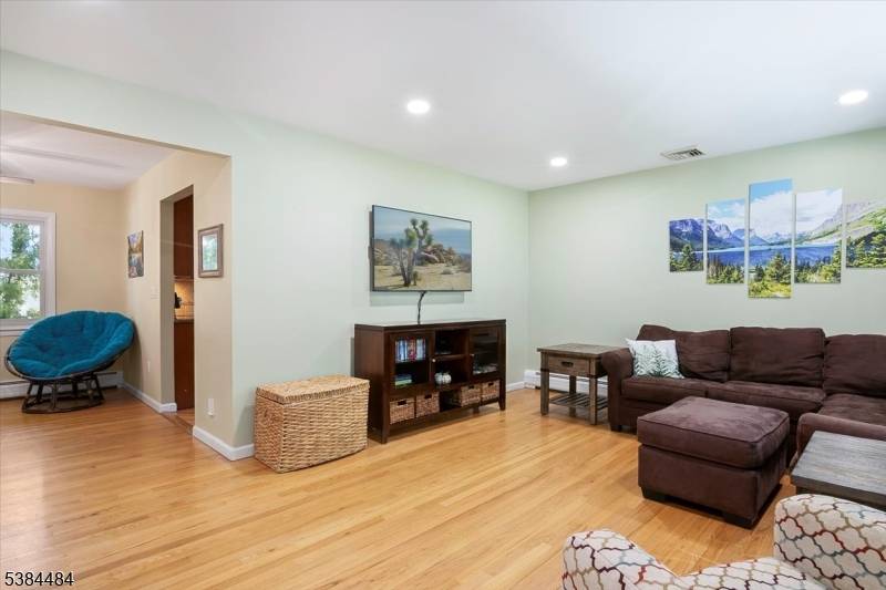 15 Upper High Crest Dr, West Milford Twp., NJ 07480