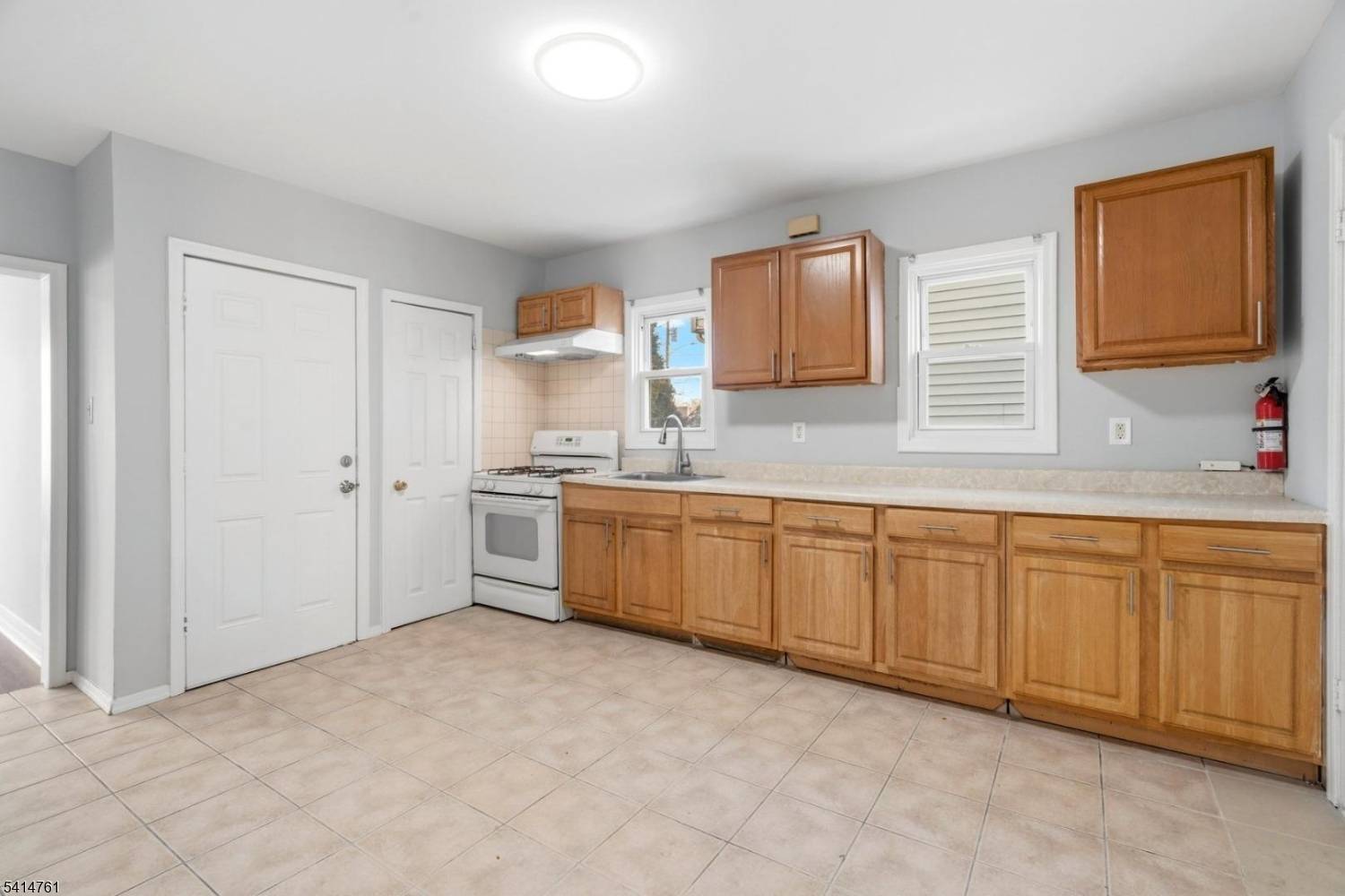 61 Holsman St, Paterson City, NJ 07522