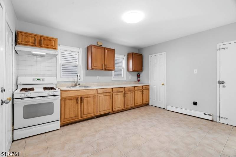 61 Holsman St, Paterson City, NJ 07522