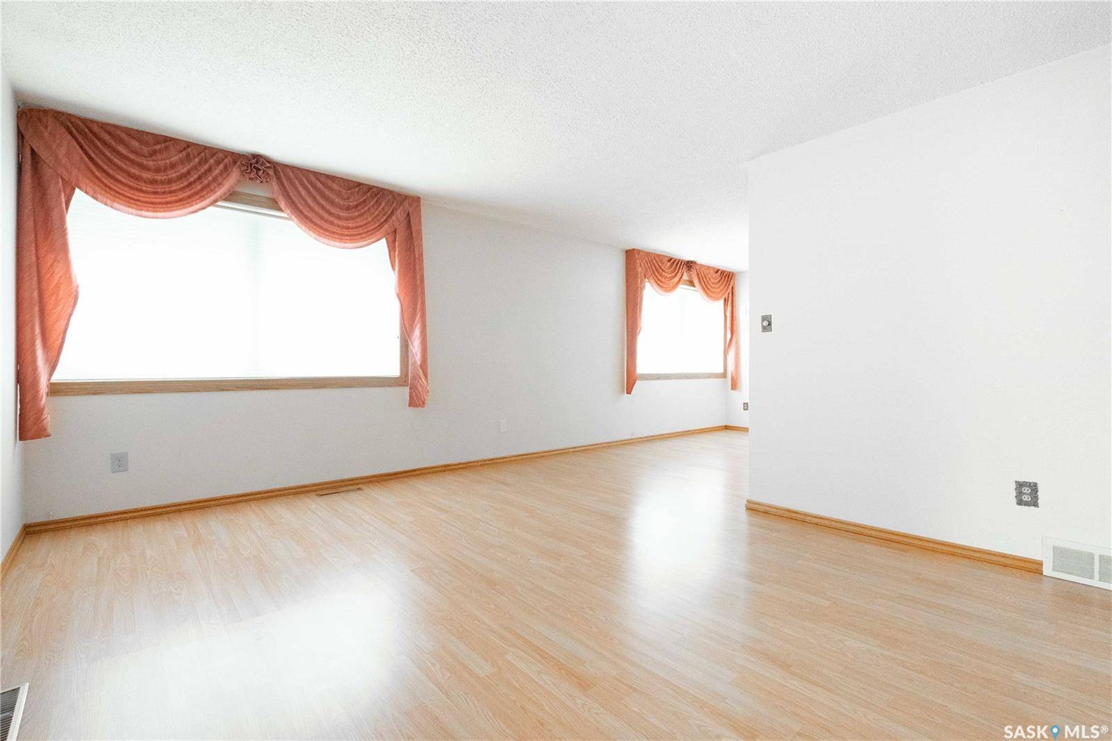 4515 Castle ROAD, Regina, SK S4S 4W6