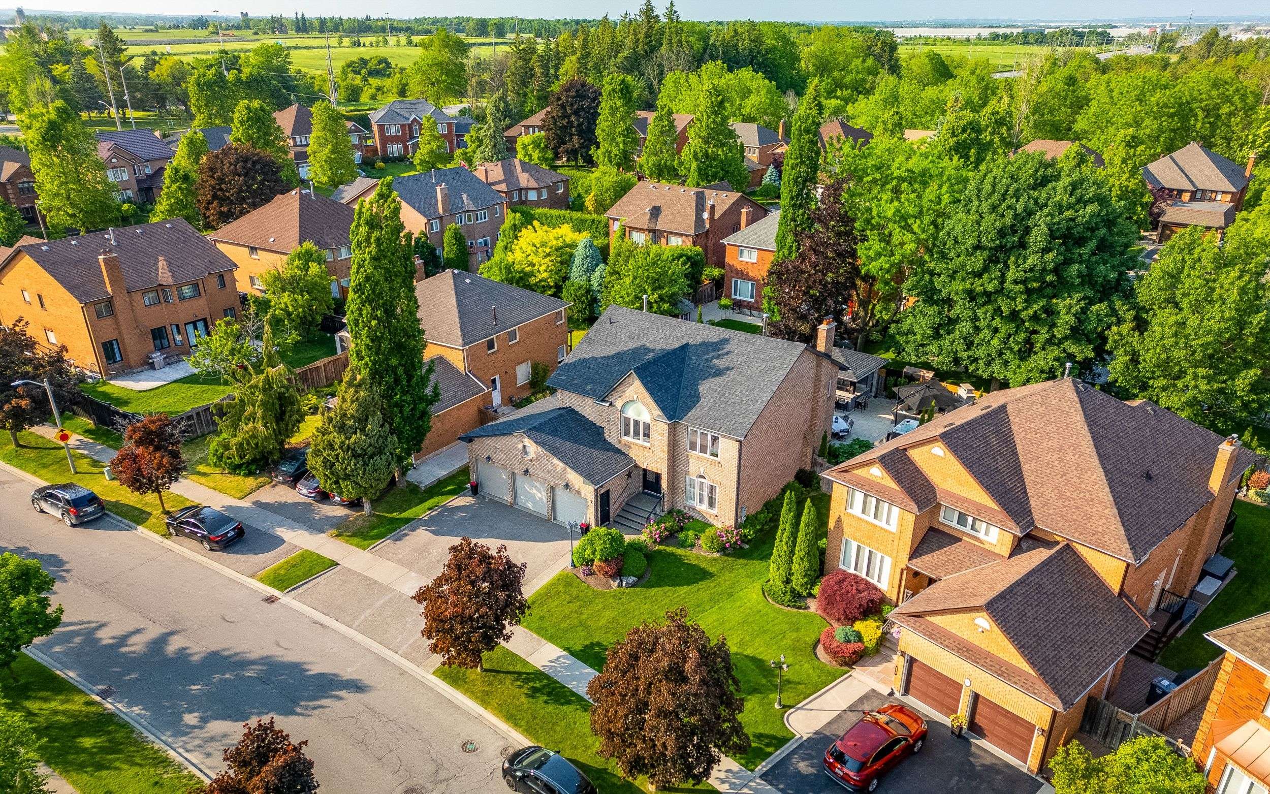 7 Stonegate DR, Brampton, ON L6Z 3L7